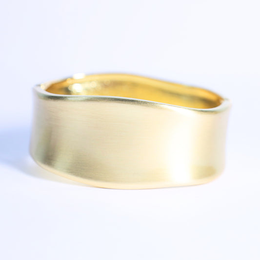 Aurum Veil Wave Bracelet