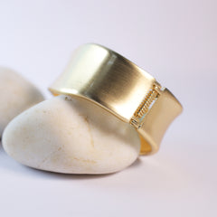 Aurum Veil Wave Bracelet